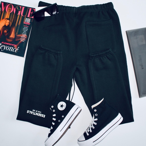FEAR OF GOD ESSENTIALS Black Sweatpants - Picture 3 of 5